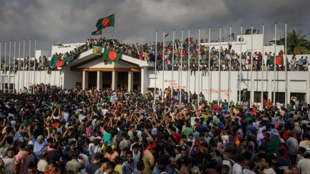 সরকারবিরোধী বিক্ষোভের মুখে গত অগাস্টে প্রধানমন্ত্রী শেখ হাসিনার ১৫ বছরের শাসনের অবসান হলে গণভবনে হামলা চালায় বিক্ষুব্ধরা