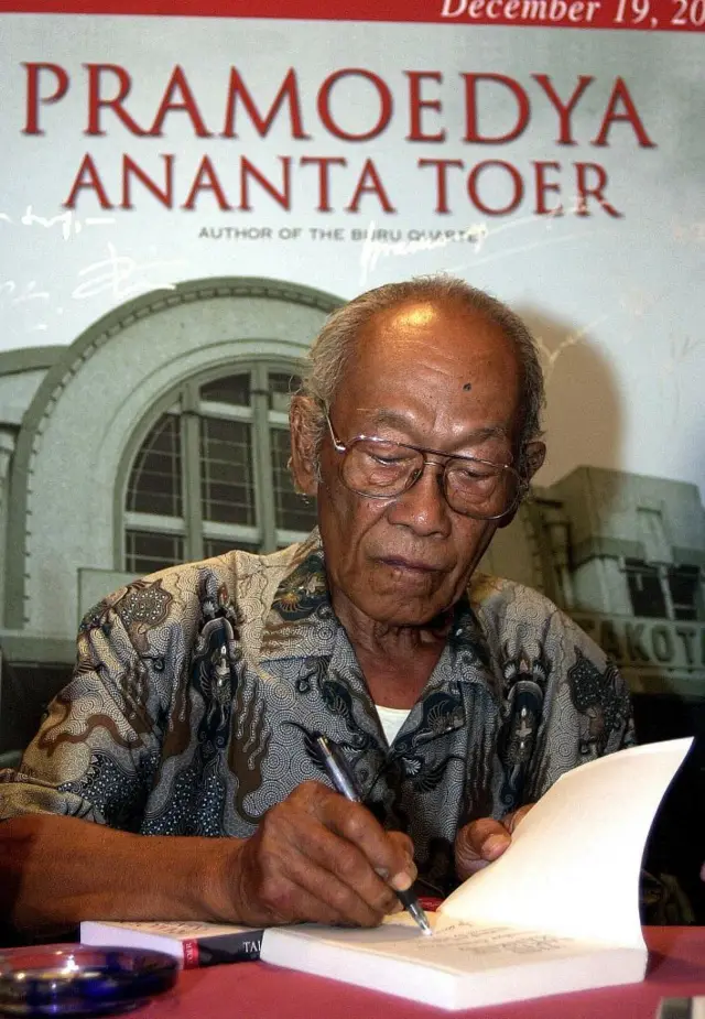 Pramoedya Ananta Toer, novel Bumi Manusia, Sastra masuk kurikulum 