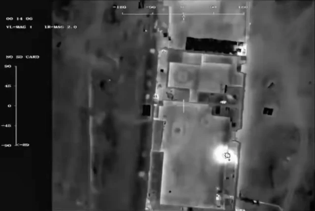 کواډکوپټرونه (هغه ډرونونه، چې د څلورو پروپیلرونو (پلو) په مرسته الوتنه کوي) کار اخیستی دی.