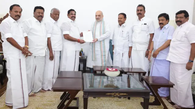 அமித் ஷாவை சந்தித்த அடுத்த நாள் சென்னையில் வந்திறங்கிய எடப்பாடி பழனிசாமி, சேலம் புறப்பட்டுச் சென்றார்.