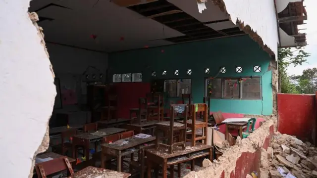 K﻿ondisi bangunan sekolah dasar di Cianjur setelah dilanda gempa, Sejin (21/11).