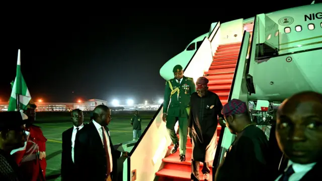 Onyeisiala Bola Tinubu na ndị ọrụ nchekwa ya