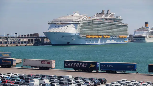 Contenedores de mercancías en el puerto de Barcelona.