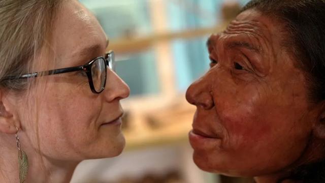 Emma Pomeroy frente a frente com o rosto da mulher Neandertal