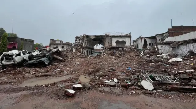 બુલડોઝર, સુપ્રીમ કોર્ટ, ગેરકાયદે બાંધકામ, યોગી આદિત્યનાથ