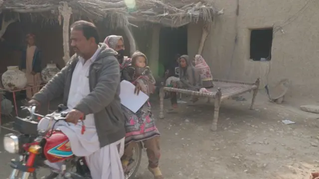 चुनाव प्रचार करतीं रेहाना मगसी