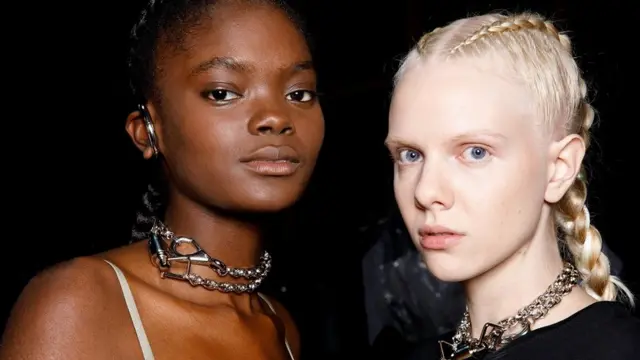 Onye ọcha na onye isi ojii