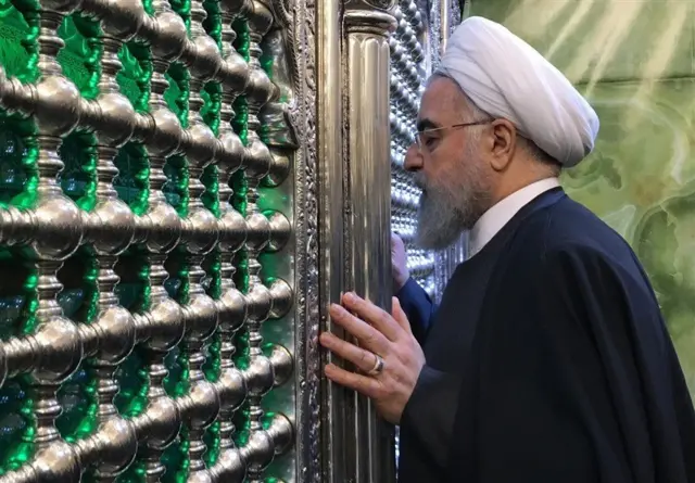 آقای روحانی پیش از دیدار با برهم صالح به زیارت آرامگاه امامان شیعه در کاظمین رفت