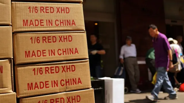 写着中国制造的纸箱