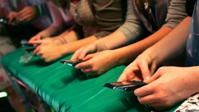 ਸ਼ੋਸਲ ਮੀਡੀਆ