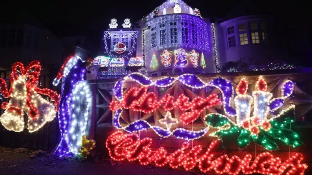 украшенный дом