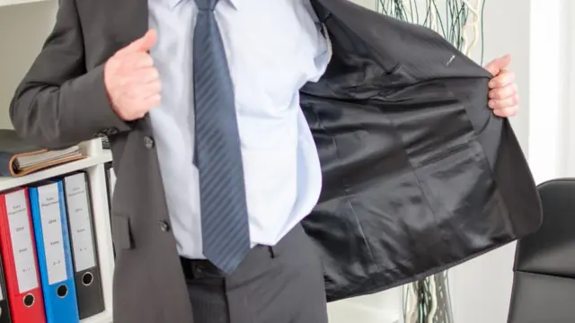 Evə gəldiniz - paltarınızı dəyişin!