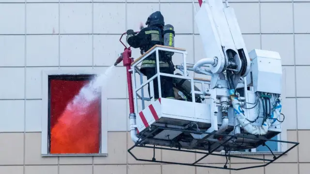 Тушение пожара в Кемерове