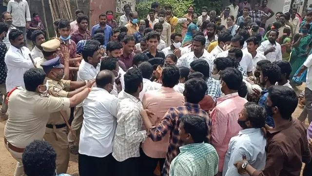 తూర్పు గోదావరి జిల్లా ఏలేశ్వరం మండలం తిరుమాలిలో ఘర్షణలు