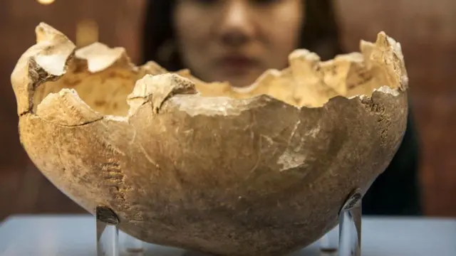 Древние люди тщательно обрабатывали череп, чтобы создать такую чашу