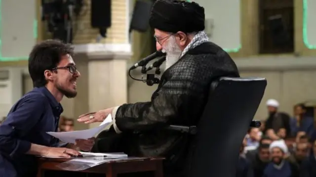 سال گذشته نیز محمدجواد معتمدینژاد، دبیر پیشین جنبش عدالت خواه دانشجویی یک روز پس از این اظهارات در حسینیه بیت رهبری بازداشت شده بود