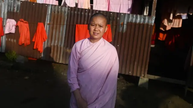 ธรรมะ เทียงกี แม่ชีอายุ 18 ปี มาจากชนกลุ่มน้อยชาวปะหล่องที่กำลังสู้รบกับกองทัพ