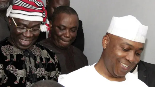 Ekweremadu, Saraki ati awọn eeyan kan n jade kuro nile ẹjọ