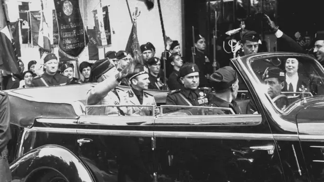 Faşist lider Mussolini döneminde Yahudi düşmanı yasal düzenlemeler yapıldı.