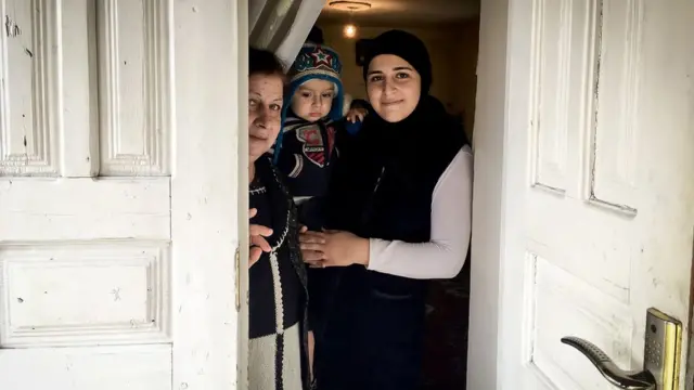 ərə gedən bir uşaq erkən evliliklər