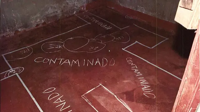 Imagem mostra a palavra "contaminado" escritabetway flamengochãobetway flamengobar onde foram encontrados vestígiosbetway flamengoradiaçãobetway flamengo1987betway flamengoGoiânia