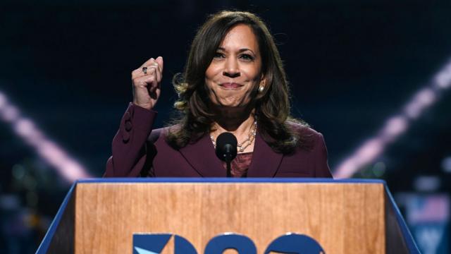 在民主黨大會的第三晚，卡馬拉·哈里斯（ Kamala Harris ）接受了副總統候選人提名