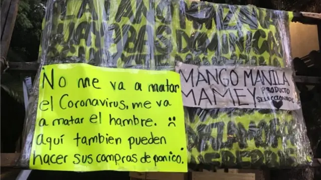 Cartel en una tienda informal de CDMX