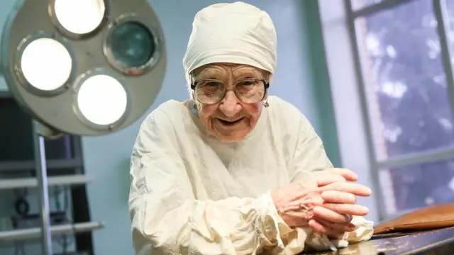 الا الینيچنا لیوو شیکنا