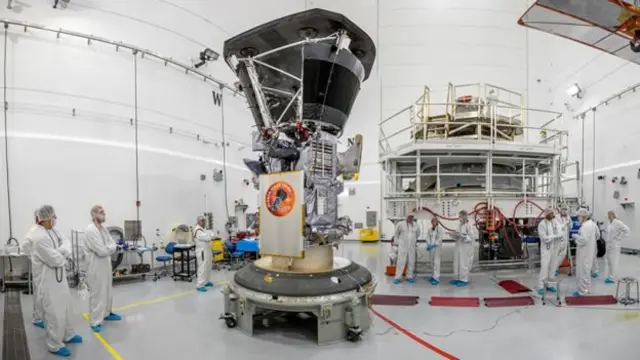 সূর্যের আলো থেকে শক্তি নিয়ে টিকে থাকবে পার্কার