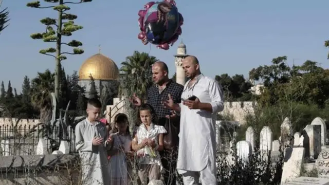 زيارة المقابر