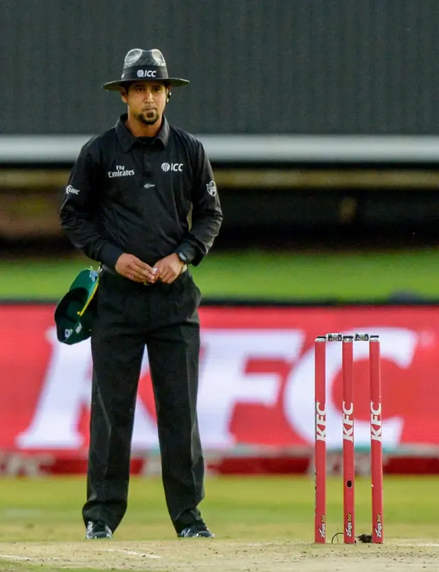 अलाहुद्दीन पालेकर, दक्षिण आफ्रिका, शिव, खेड, रत्नागिरी, क्रिकेट, अंपायर