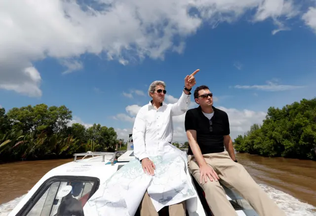 นายแคร์รีชี้จุดที่เขาถูกซุ่มโจมตี