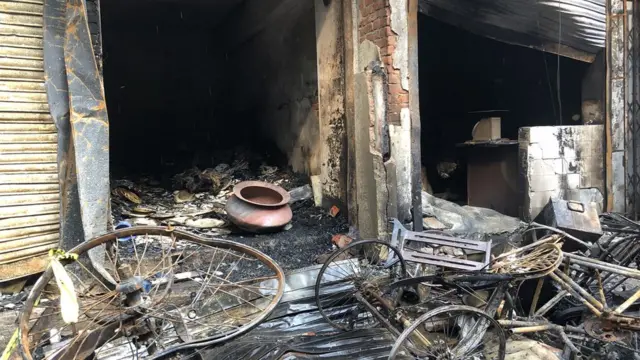 এই দোকানগুলো স্বরুপে ফিরলেও, এর মালিকরা এই দু:স্মৃতি কাটিয়ে উঠতে পারবেন কি?