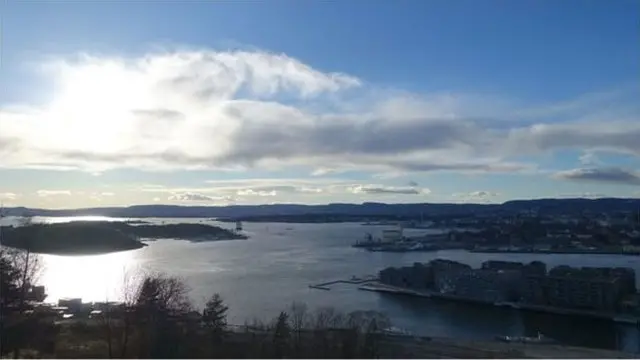 วิวฉากหลังของภาพ The Scream คือออสโลฟยอร์ด (Oslofjord)