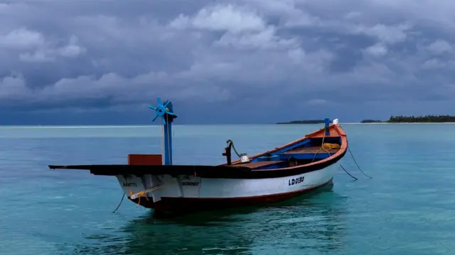 இந்திய கடலோரப் பகுதிகளில் கடற்படை, கடலோர காவல்படை, கடற்படை போலீஸார் தீவிர கண்காணிப்பில் ஈடுபட்டுள்ளனர்