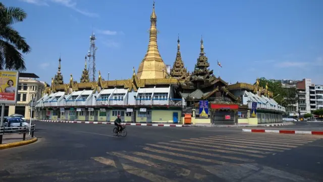 ဧပြီ ၂၀ ရက်မှာ ပြန်ဖွင့်မယ့် လုပ်ငန်းခွင်တွေကို ဝင်ရောက်ဖို့ စိတ်ပူနေကြသူတချို့ ရှိနေပါတယ်။