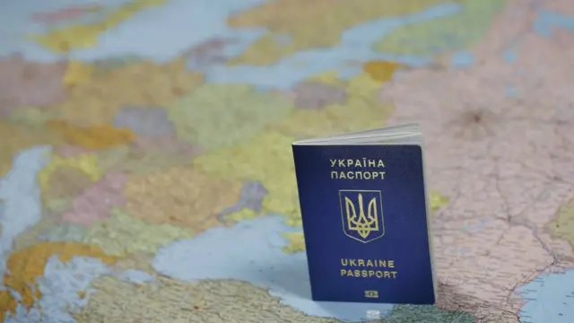 Паспорт України на тлі карти Європи