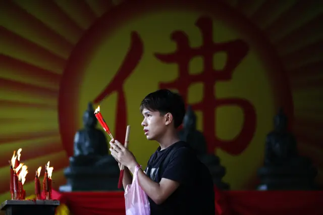 ในส่วนของไทย ที่วัดมังกรกมลาวาส หรือ วัดเล่งเน่ยยี่ ถือเป็นจุดหมายของคนไทยเชื้อสายจีนที่มาไหว้ขอพรให้โชคดีในเทศกาลตรุษจีน