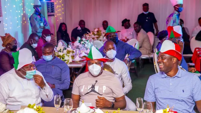 Gomina Makinde, Tambuwal ati Duoye Diri n joko takurọsọ nibi apejẹ ipade awọn gomina PDP