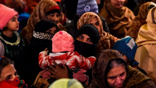 ஷாஹின்பாக்: போராட்டப் பரணிக்கு மத்தியில் தாலாட்டு.