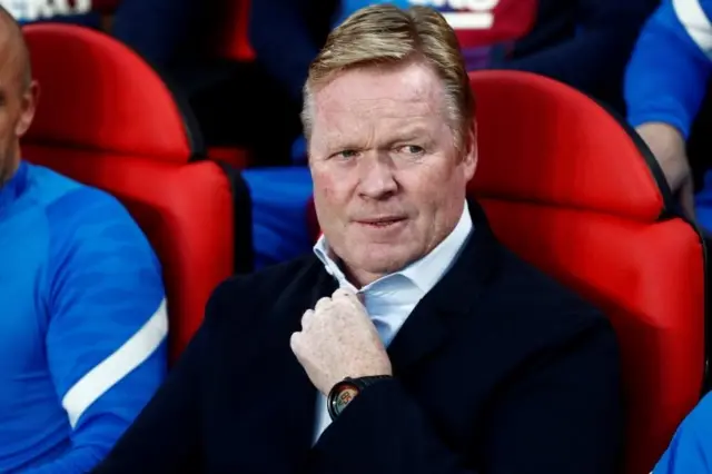 İspanya'nın Barcelona takımından gelen teklif nedeniyle 2020 yılında Hollanda Milli Takımı teknik direktörlüğünden ayrılan Ronald Koeman, Katar'daki Dünya Kupası'nın ardından yeniden bu göreve geliyor.