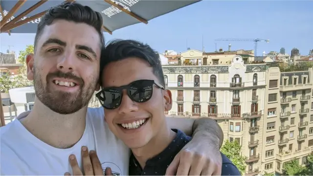 대니 맥로윈과 약혼자