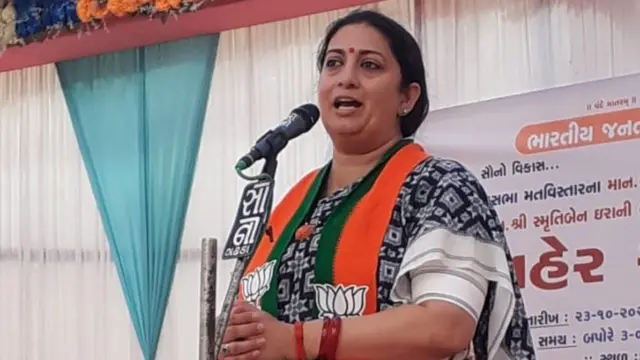 ગઢડામાં ચૂંટણીસભા સંબોધતાં કેન્દ્રીયમંત્રી સ્મૃતિ ઈરાની