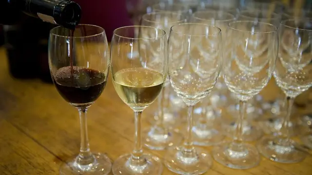 แก้วไวน์