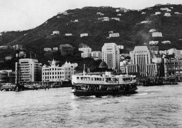 約1955年的維多利亞港香港島北岸