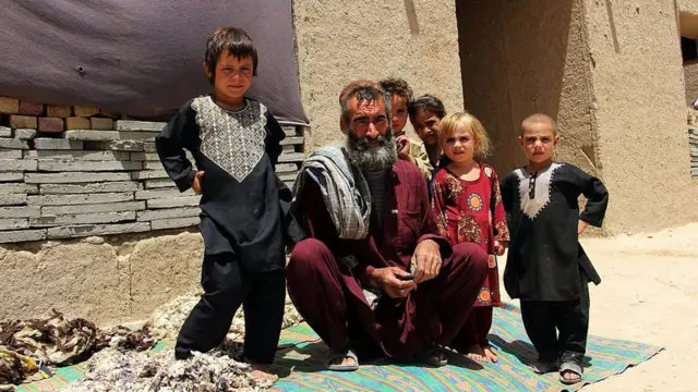 په کور د ننه بې ځایه شوي