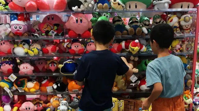 เด็กดูตุ๊กตา