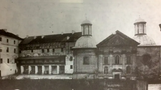 Фрагмент замкового двора с костелом святой Троицы. 1914 год