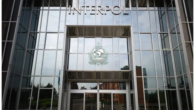 国际刑警总部位于法国里昂。