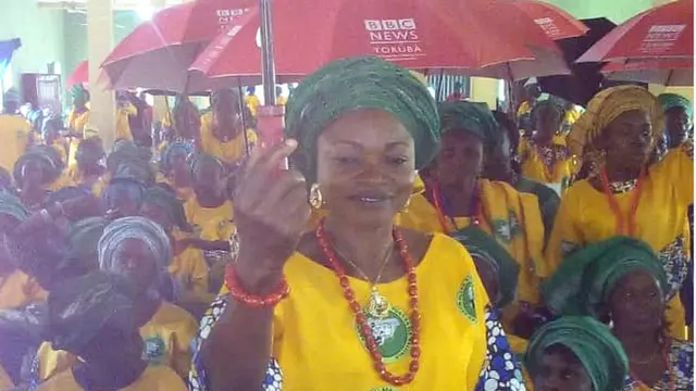 Awọn ọmọ ẹgbẹ Akọmọlede se afihan lara awọn ẹbun ti BBC Yoruba fun wọn